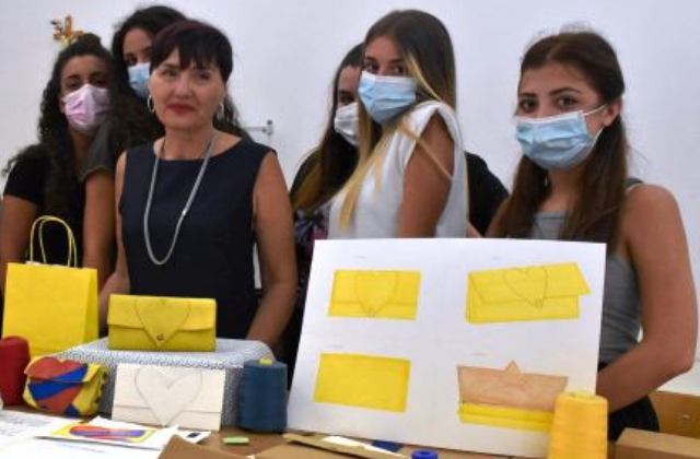 Napoli. All'I.S.I.S. "Isabella d'Este-Caracciolo" inizia la scuola. Il calendario degli ingressi. Gli auguri del dirigente scolastico Giovanna Scala.